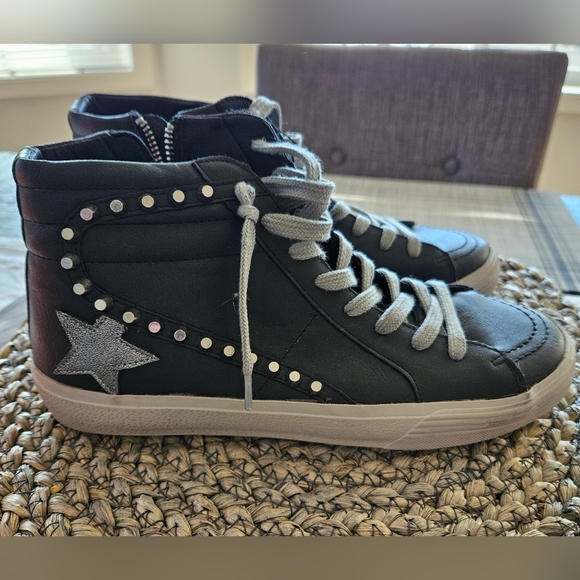 Shu Shop Black Sneakers - Picture 1 of 8